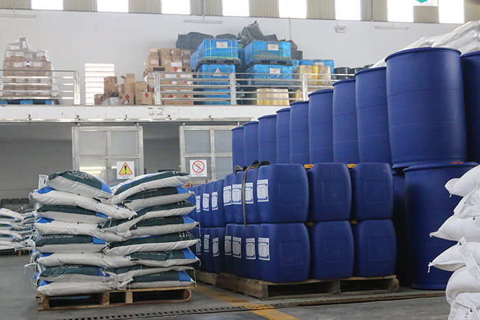 Chất keo tụ tạo bông PAC được VietChem phân phối sỉ lẻ cả dạng nước, dạng bột